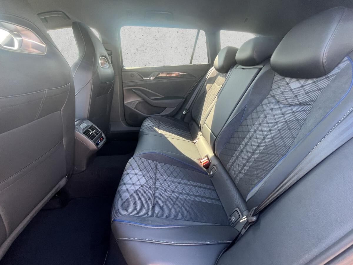 Volkswagen Passat Variant R-Line 2,0 l TDI SCR 4MOTION DSG