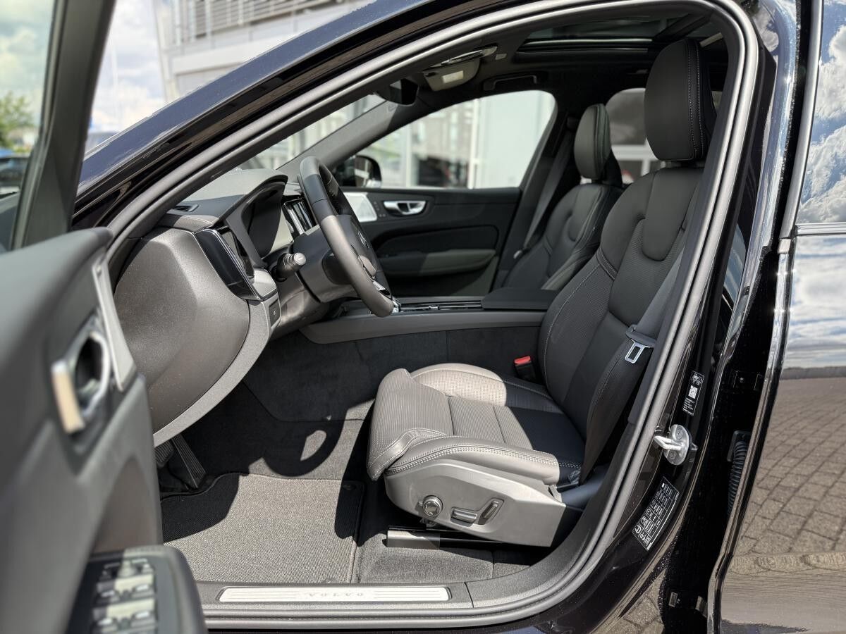 Volvo XC60 B5 AWD ULTRA BLACK EDITION - sofort lief. -