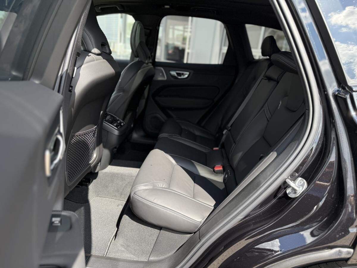 Volvo XC60 B5 AWD ULTRA BLACK EDITION - sofort lief. -