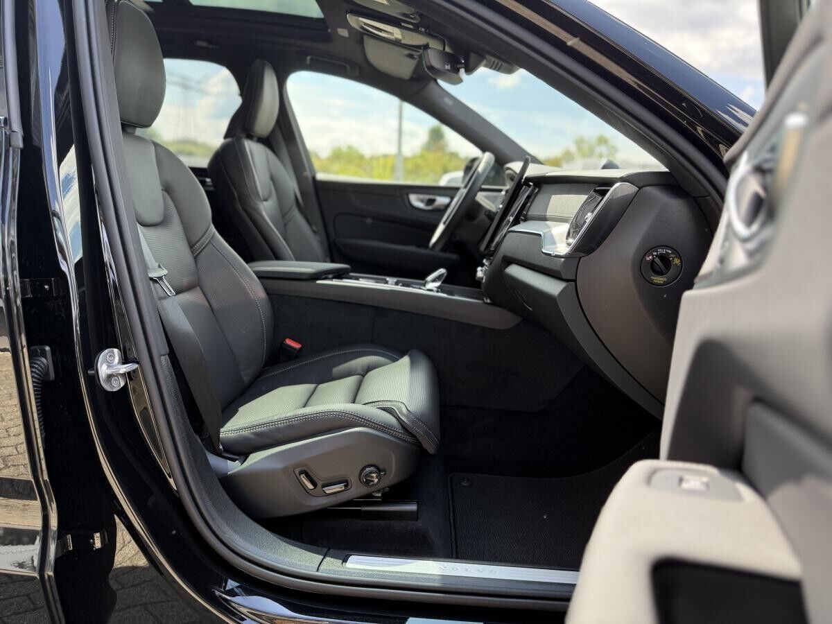 Volvo XC60 B5 AWD ULTRA BLACK EDITION - sofort lief. -