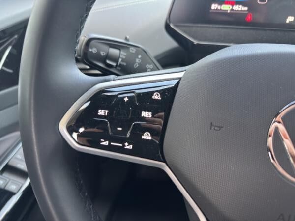 Volkswagen ID.4 Pro 4Motion AHK HUD Wärmepumpe Navi Harman