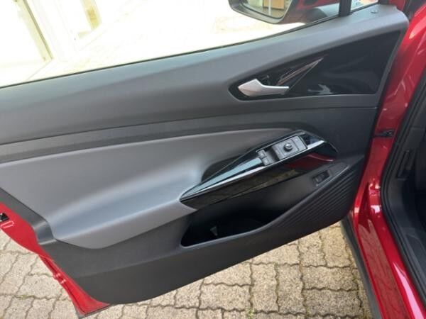 Volkswagen ID.4 Pro 4Motion AHK HUD Wärmepumpe Navi Harman