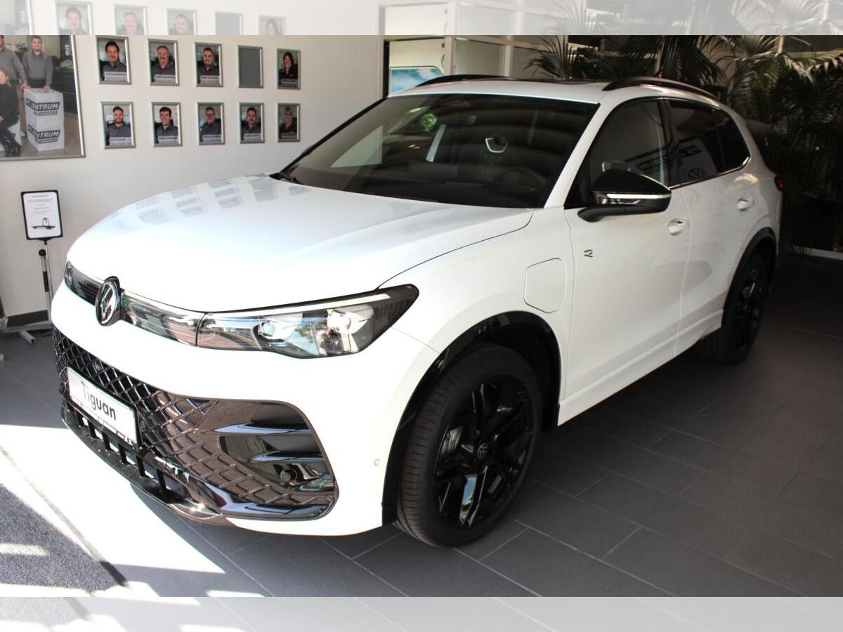 Volkswagen Tiguan R-Line Hybrid HD-Matrix Pano AHK Black Style