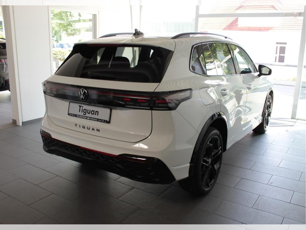 Volkswagen Tiguan R-Line Hybrid HD-Matrix Pano AHK Black Style