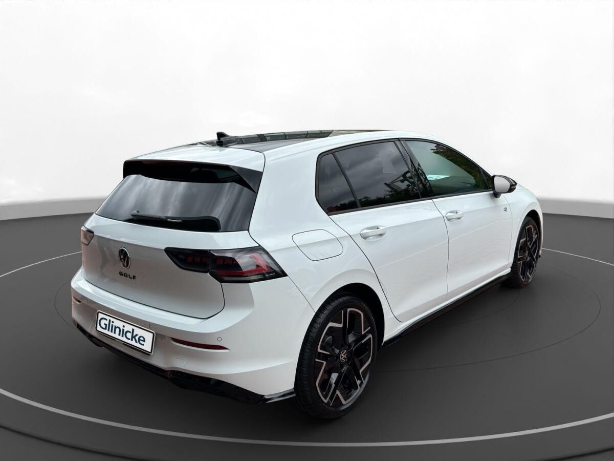 Volkswagen Golf VIII R-Line 1,5 eTSI DSG | IQ.