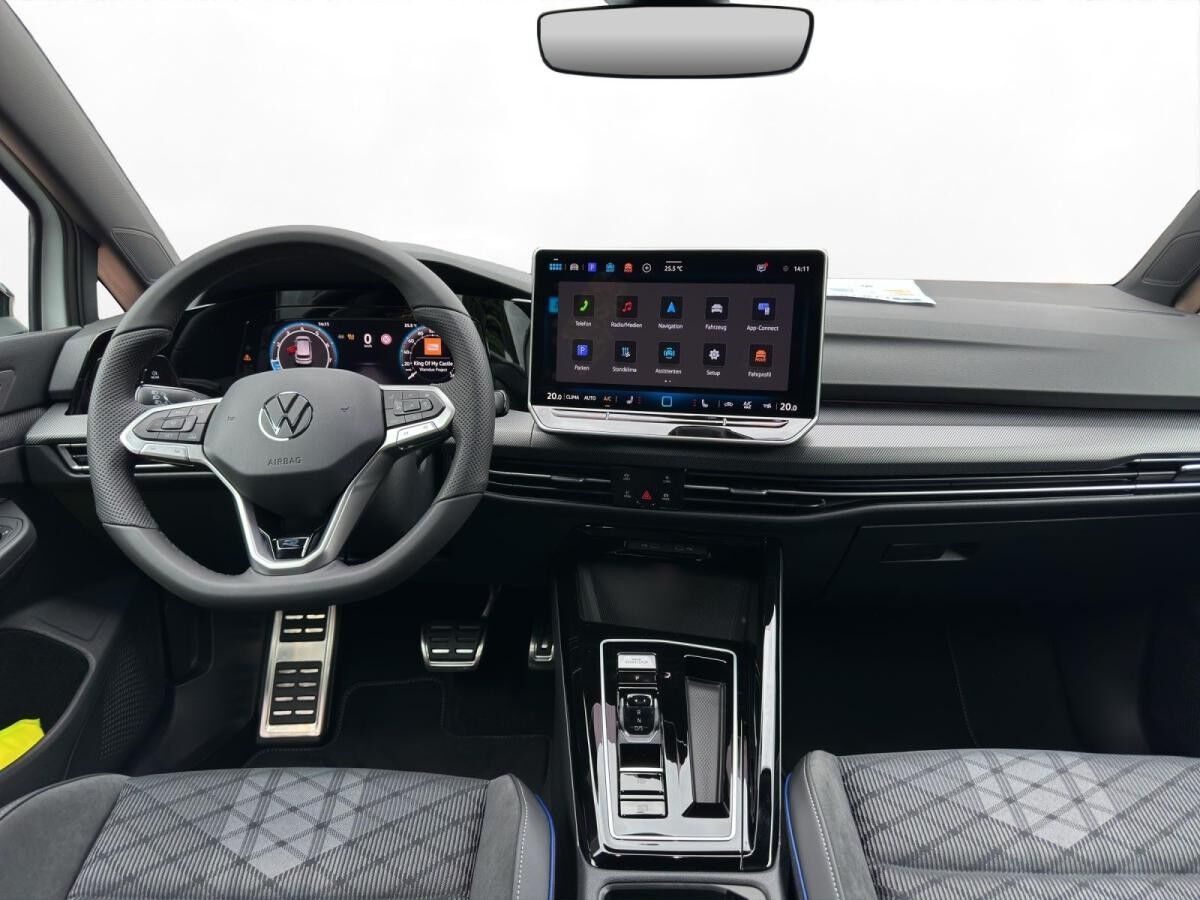 Volkswagen Golf VIII R-Line 1,5 eTSI DSG | IQ.