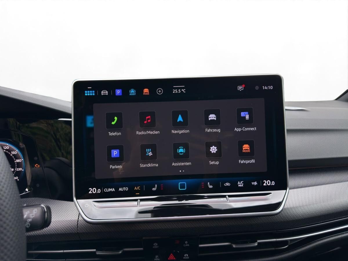 Volkswagen Golf VIII R-Line 1,5 eTSI DSG | IQ.