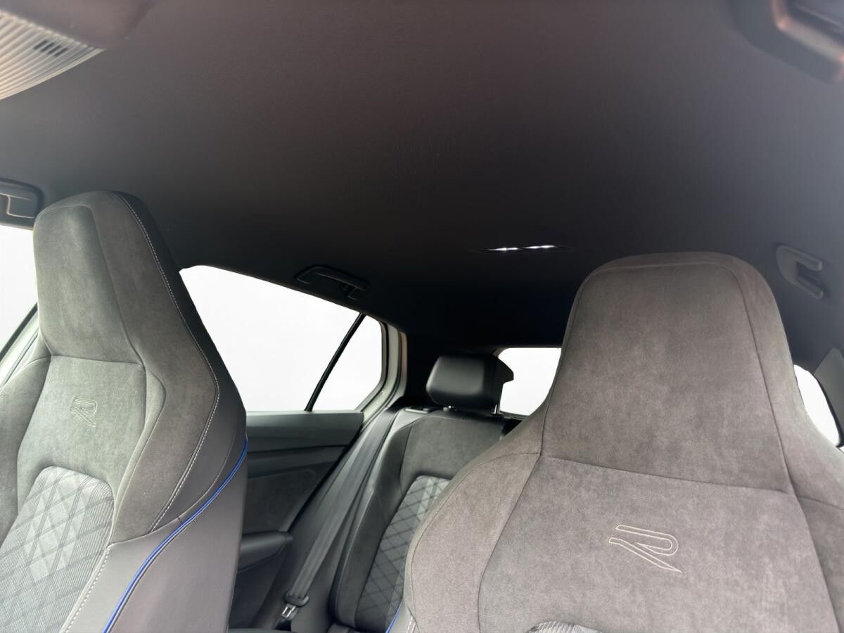 Volkswagen Golf VIII R-Line 1,5 eTSI DSG | IQ.