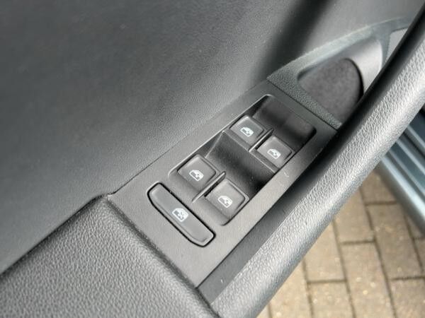 Skoda Octavia 1.5 TSI G-Tec Erdgas Combi Automatik AHK SHZ PDC Navi