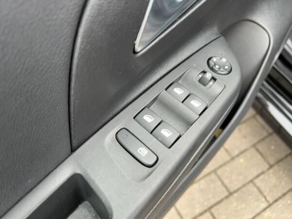 Opel Corsa F Elegance Automatik Kamera Sitzheizung