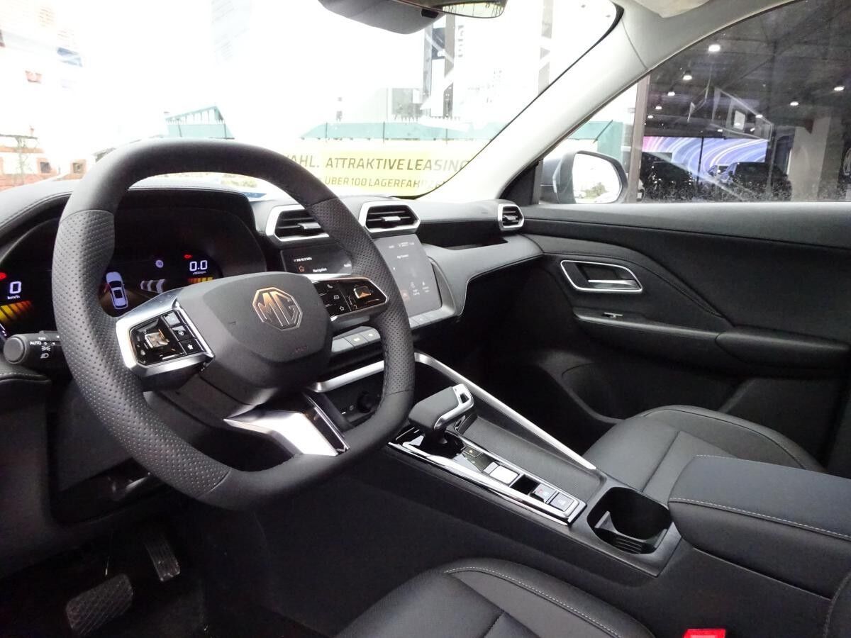 MG ZS Hybrid + Luxury Automatik MY 2025 Black Month