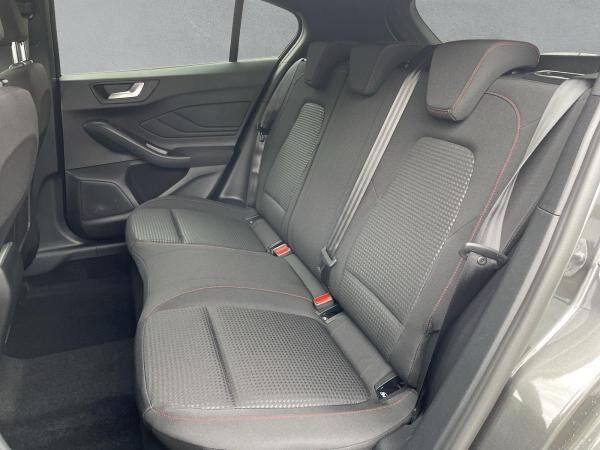 Ford Focus Focus ST-Line / 125 PS / LED / RFK / HEZ / sofort Verfügbar