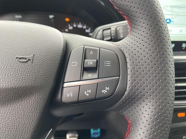 Ford Focus Focus ST-Line / 125 PS / LED / RFK / HEZ / sofort Verfügbar