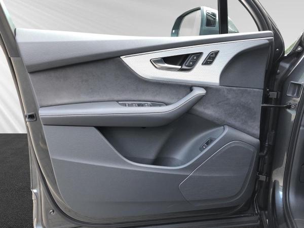 Audi Q7 45 TDI quattro S-LINE+MATRIX+AHK+3.SITZREIHE Audi Q7 45 TDI quattro S-LINE+MATRIX+AHK+3.SITZREIHE