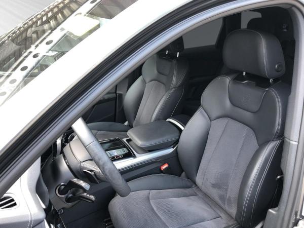 Audi Q7 45 TDI quattro S-LINE+MATRIX+AHK+3.SITZREIHE Audi Q7 45 TDI quattro S-LINE+MATRIX+AHK+3.SITZREIHE