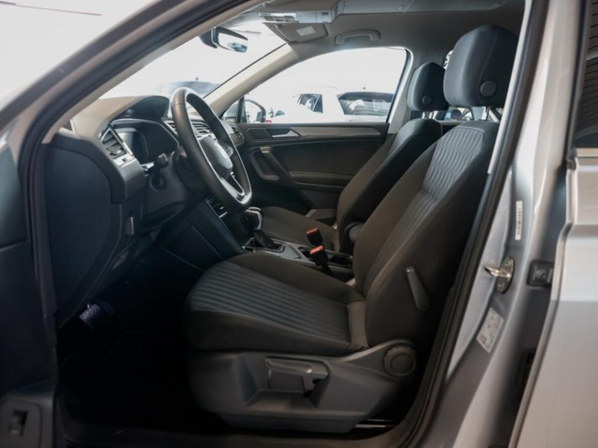 Volkswagen Tiguan Allspace 1,5 TSI DSG Life AHK ACC 7-Sitzer LED NaviMedia 18Zoll