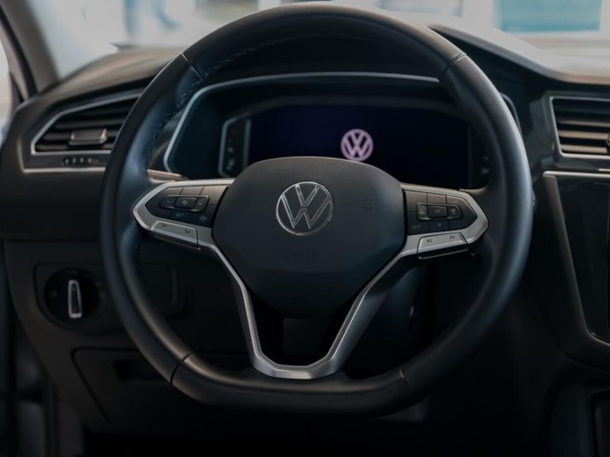 Volkswagen Tiguan Allspace 1,5 TSI DSG Life AHK ACC 7-Sitzer LED NaviMedia 18Zoll