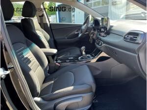 Hyundai i30 LED Kamera Digitales Cockpit PDCv+h NAV