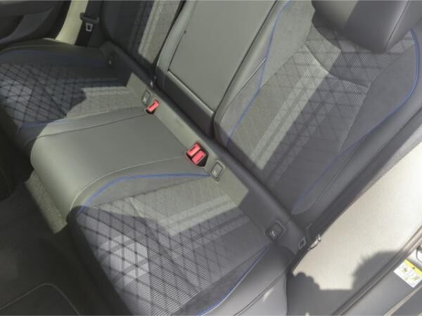 Volkswagen Passat R-Line 4Motion 2.0 TDI DSG AHK,AreaView,Matrix