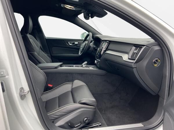 Volvo V60 Cross Country Plus 2024 B5 Benzin AWD
