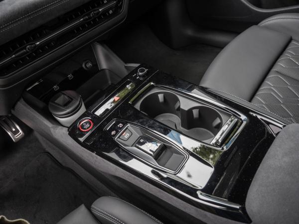 Audi A6 e-tron Avant edition one beige e-tron quattro