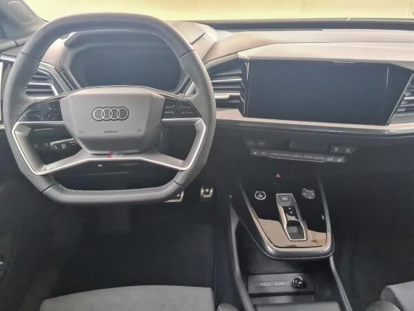 Audi Q4 e-tron Q4 55 e-tron quattro S line Pano WPumpe HUD ACC