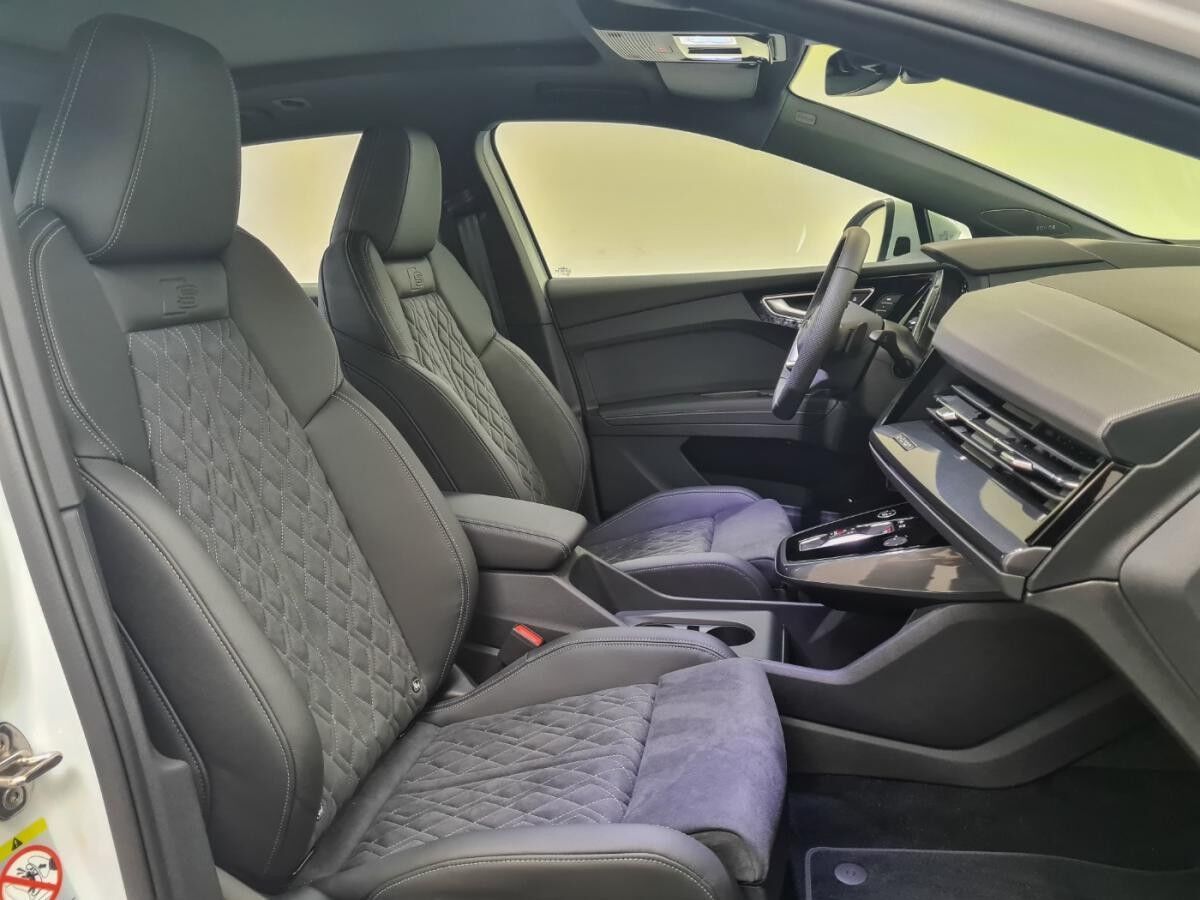 Audi Q4 e-tron Q4 55 e-tron quattro S line Pano WPumpe HUD ACC