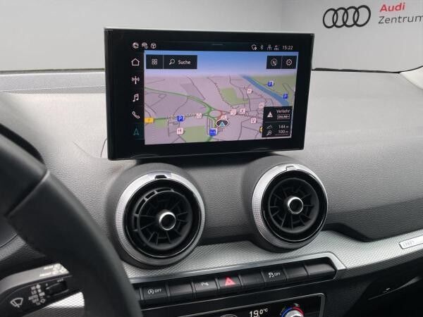 Audi Q2 35 TDI LED Navi Kamera Leder CarPlay
