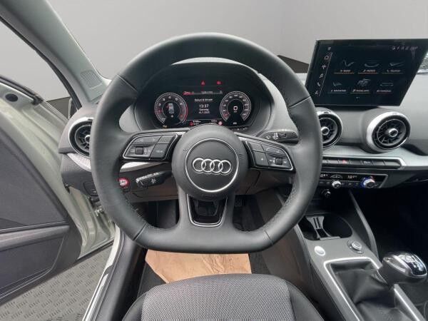 Audi Q2 30 TFSI S line LED PDC AHK CarPlay