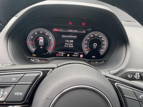 Audi Q2 30 TFSI S line LED PDC AHK CarPlay