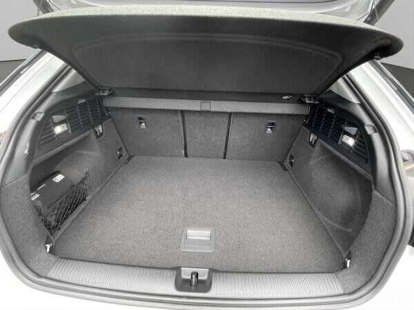 Audi Q2 35 TDI LED Navi Kamera Leder CarPlay