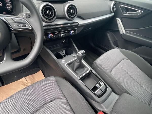 Audi Q2 30 TFSI S line LED PDC AHK CarPlay