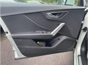 Audi Q2 30 TFSI S line LED PDC AHK CarPlay