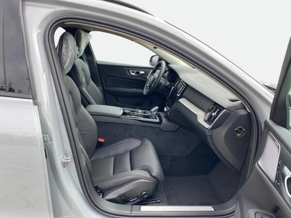 Volvo V60 T8 Ultra Dark Premium Paket AHK Bowers