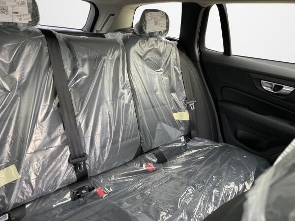 Volvo V60 T8 Ultra Dark Premium Paket AHK Bowers