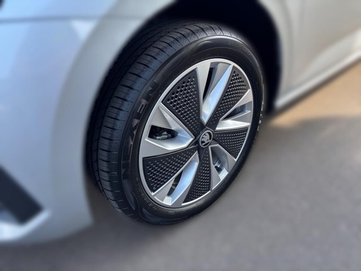 Skoda Scala 1.0 TSI DSG Selection +RFK+AHK+NAVI+PANO+SHZ+