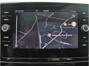 Volkswagen T-Roc Style 2.0 l TDI DSG+PANO+AHK+RFK+NAVI+BLACKSTYLE