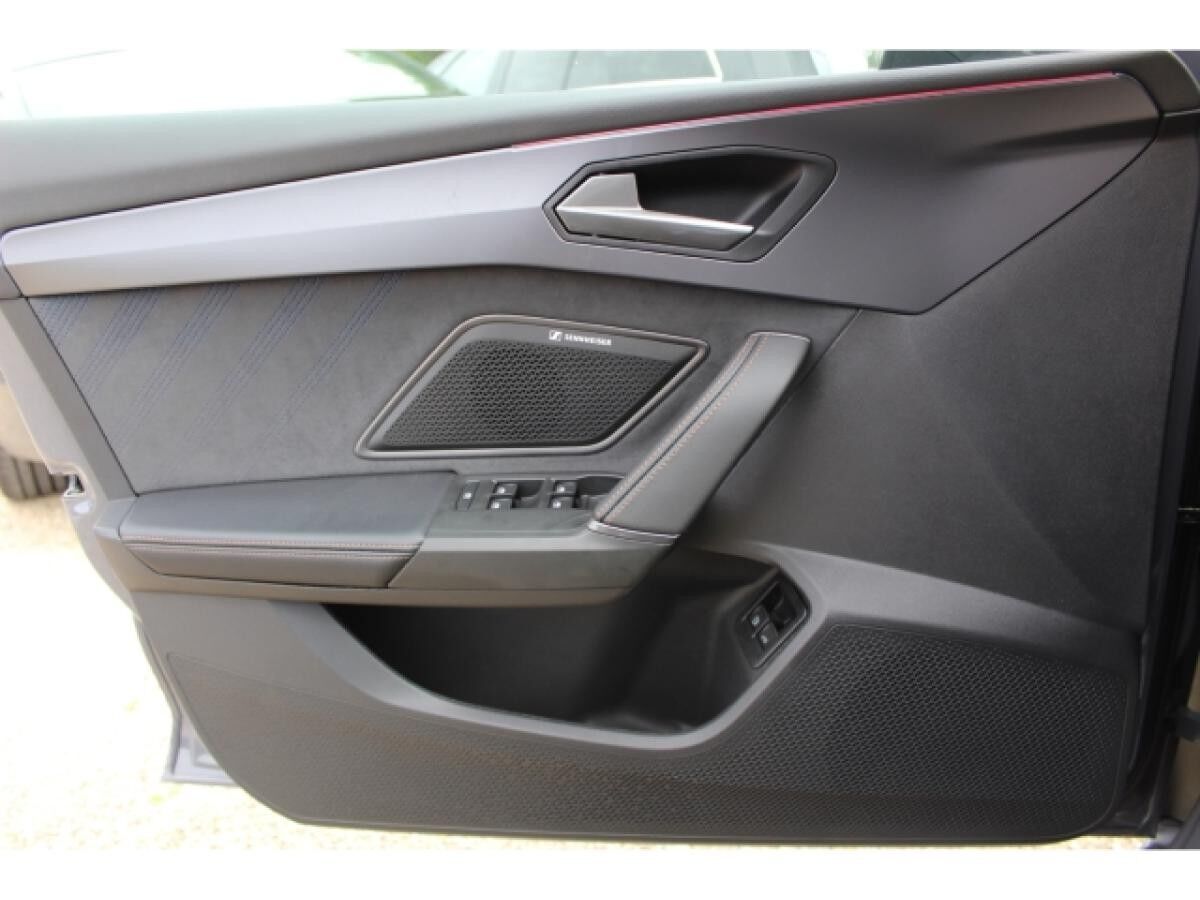 Cupra Leon Sportstourer 1.5 TSI DSG e-Hybrid VZ NAVI LED KAMERA ACC DCC SENNHEISER 19