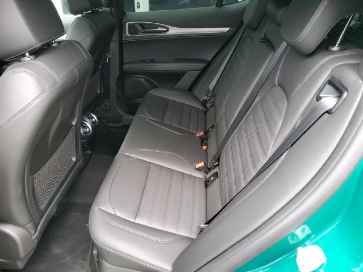 Alfa Romeo Stelvio Gewerbesonderangebot! Veloce Leder + Assist Paket, HK, Pano Sonderlack