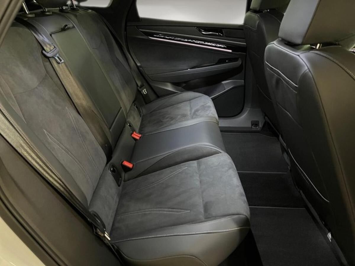 Volkswagen ID.7 Tourer Pro 210 kW - Park Assist Pro Dynamic Light Assist Discover Pro Max