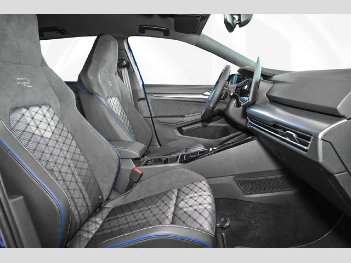 Volkswagen Golf VIII 1.5 eTSI DSG R-Line Black Style