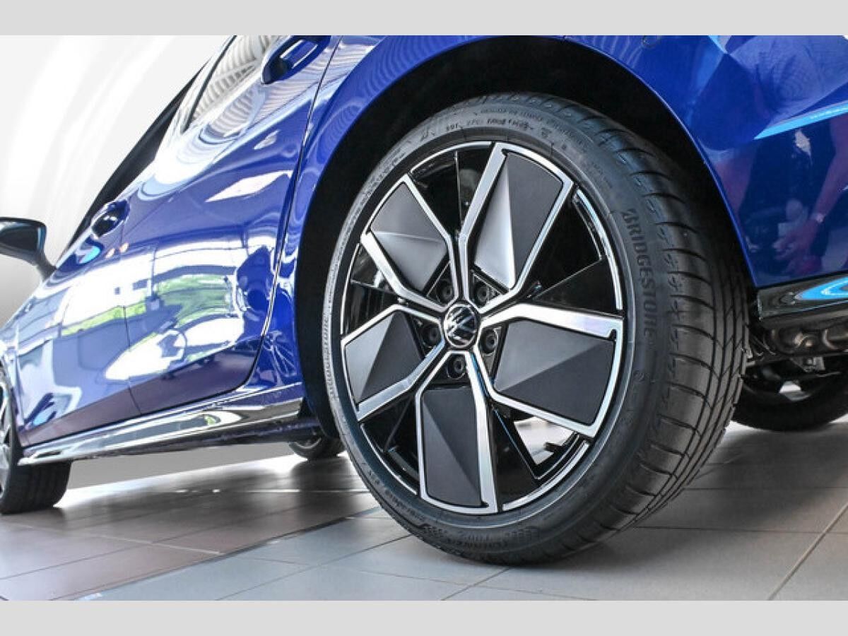 Volkswagen Golf VIII 1.5 eTSI DSG R-Line Black Style