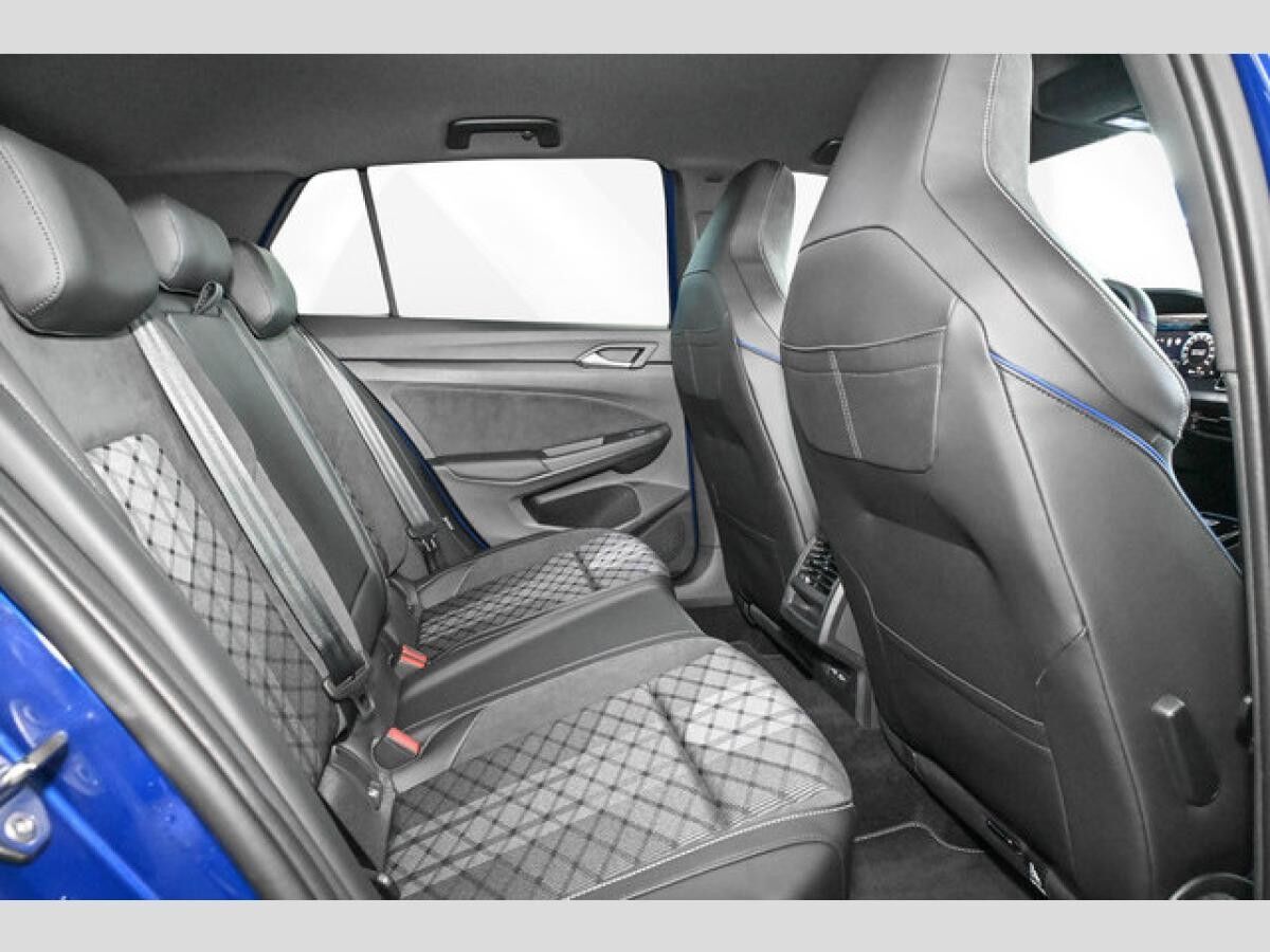 Volkswagen Golf VIII 1.5 eTSI DSG R-Line Black Style