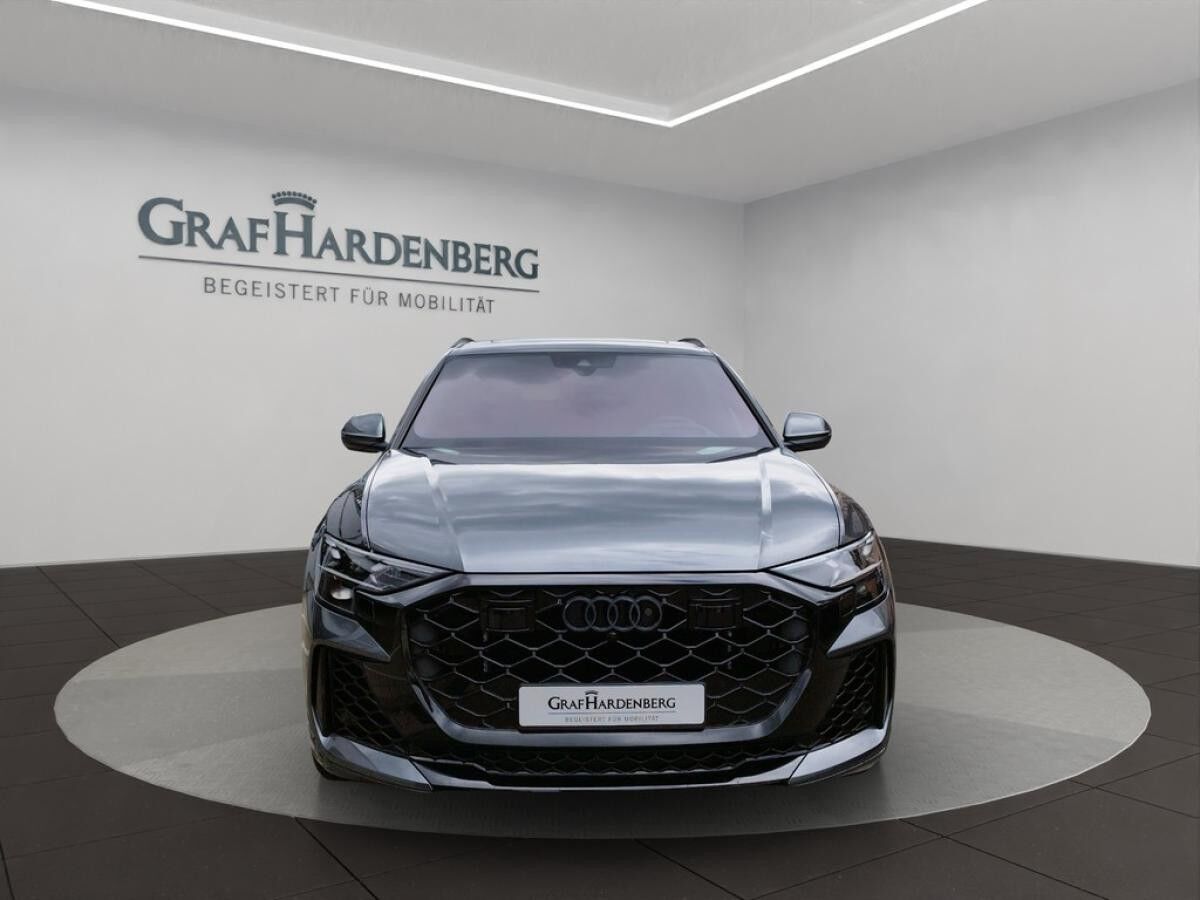 Audi RS Q8 SUV performance