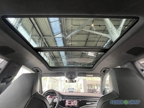 Audi RS Q8 SUV performance RS Sportoffensive