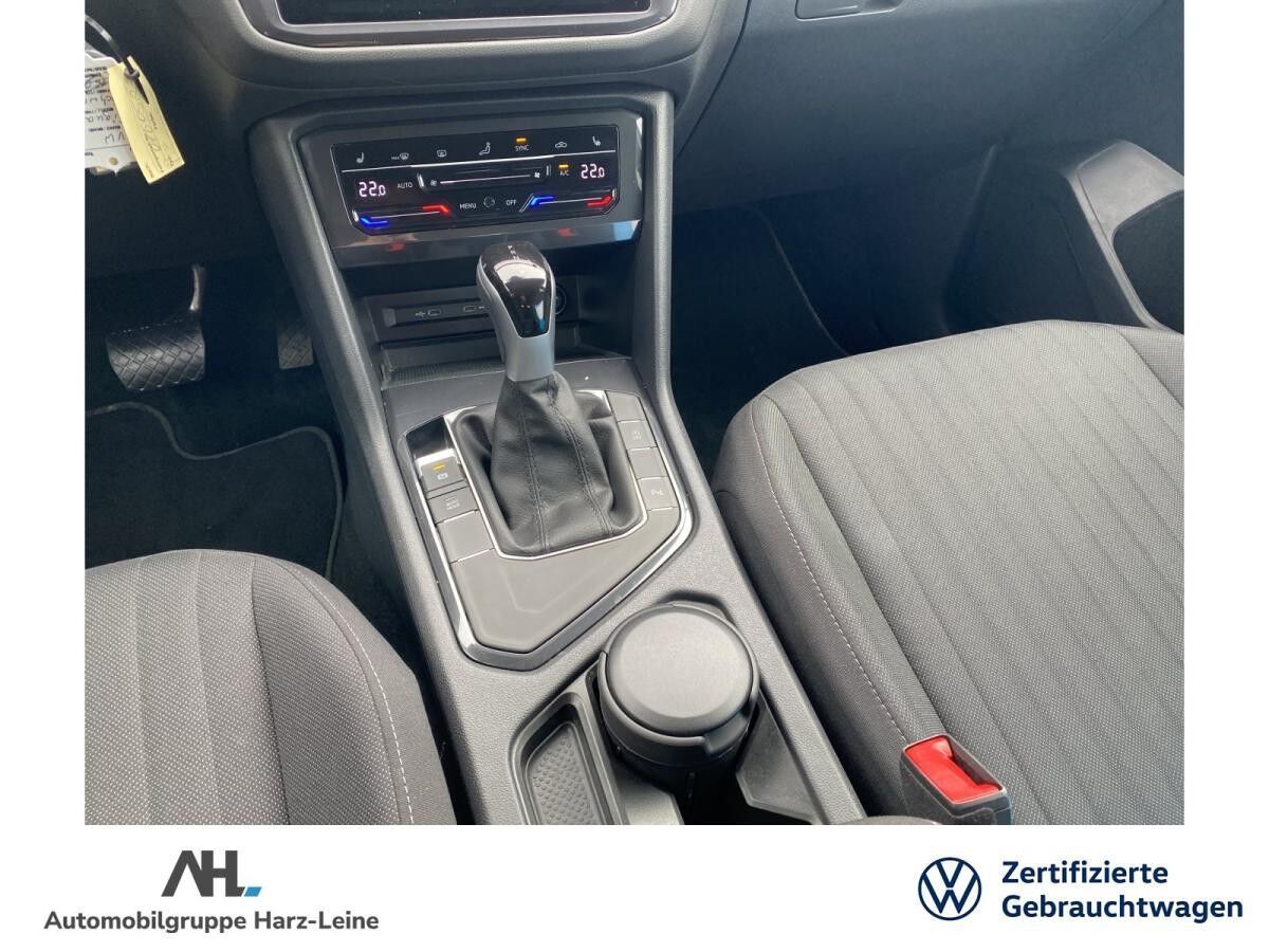 Volkswagen Tiguan Allspace 2.0 TDI Life DSG 7 Sitzer AHK Navi LED ACC RFK