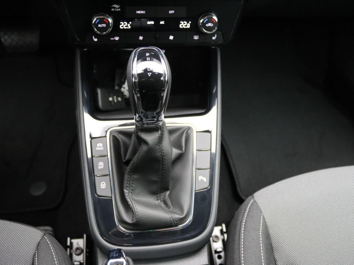 Skoda Fabia Selection 1.0 TSI DSG / LED, ACC, RFK, SHZ