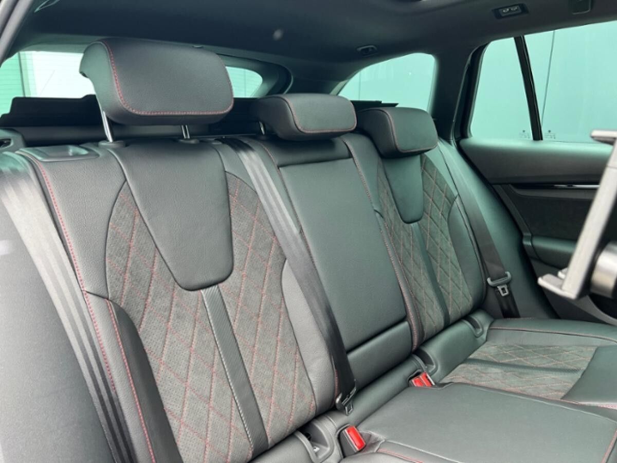 Skoda Octavia Combi RS 2.0 TSI DSG *AHK,Matrix-LED*