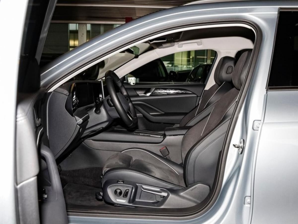 Volkswagen Passat Variant 2,0 TDI DSG Business ACC AHK Navi R-Kamera LED 17"