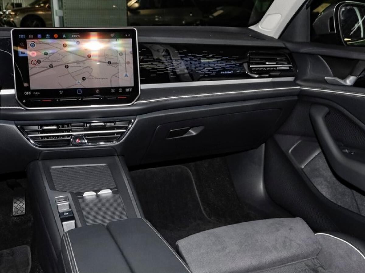 Volkswagen Passat Variant 2,0 TDI DSG Business ACC AHK Navi R-Kamera LED 17"